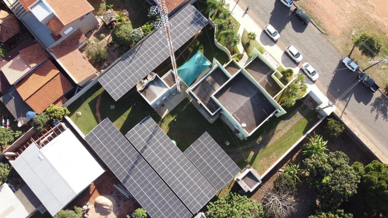 Sistema solar em residência de alto padrão