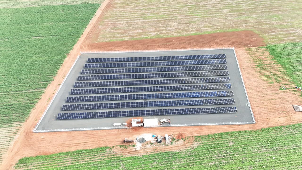 Usina solar de solo em área agrícola
